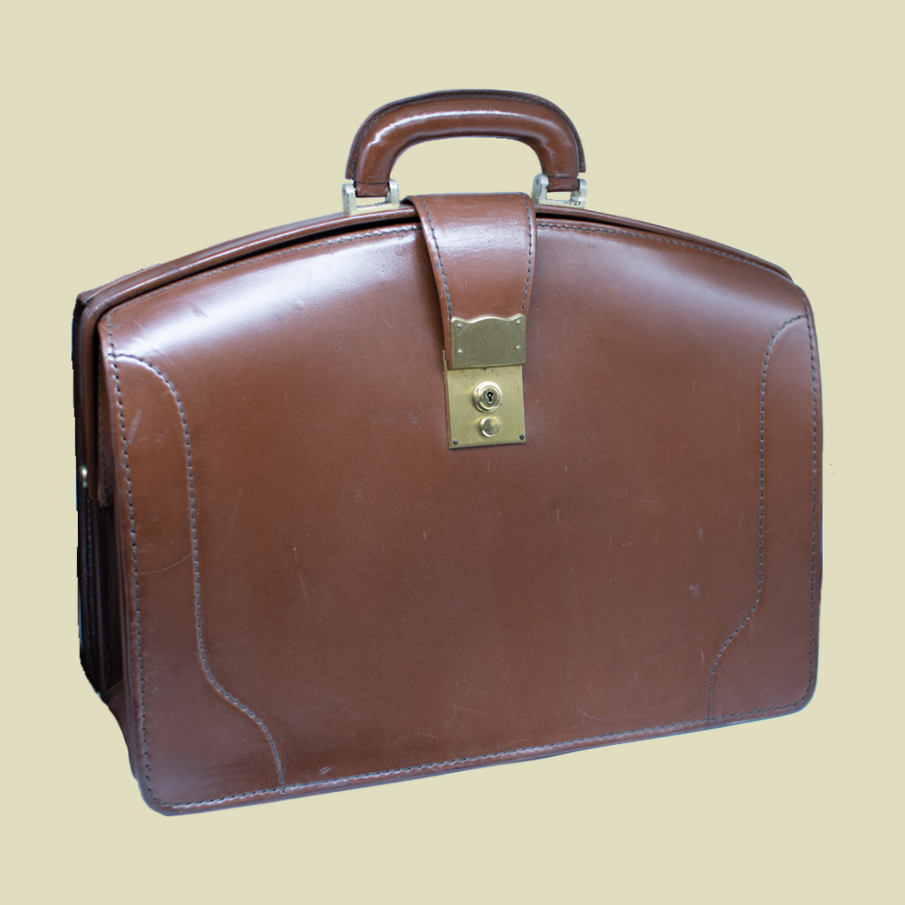 ダレスバック Brown