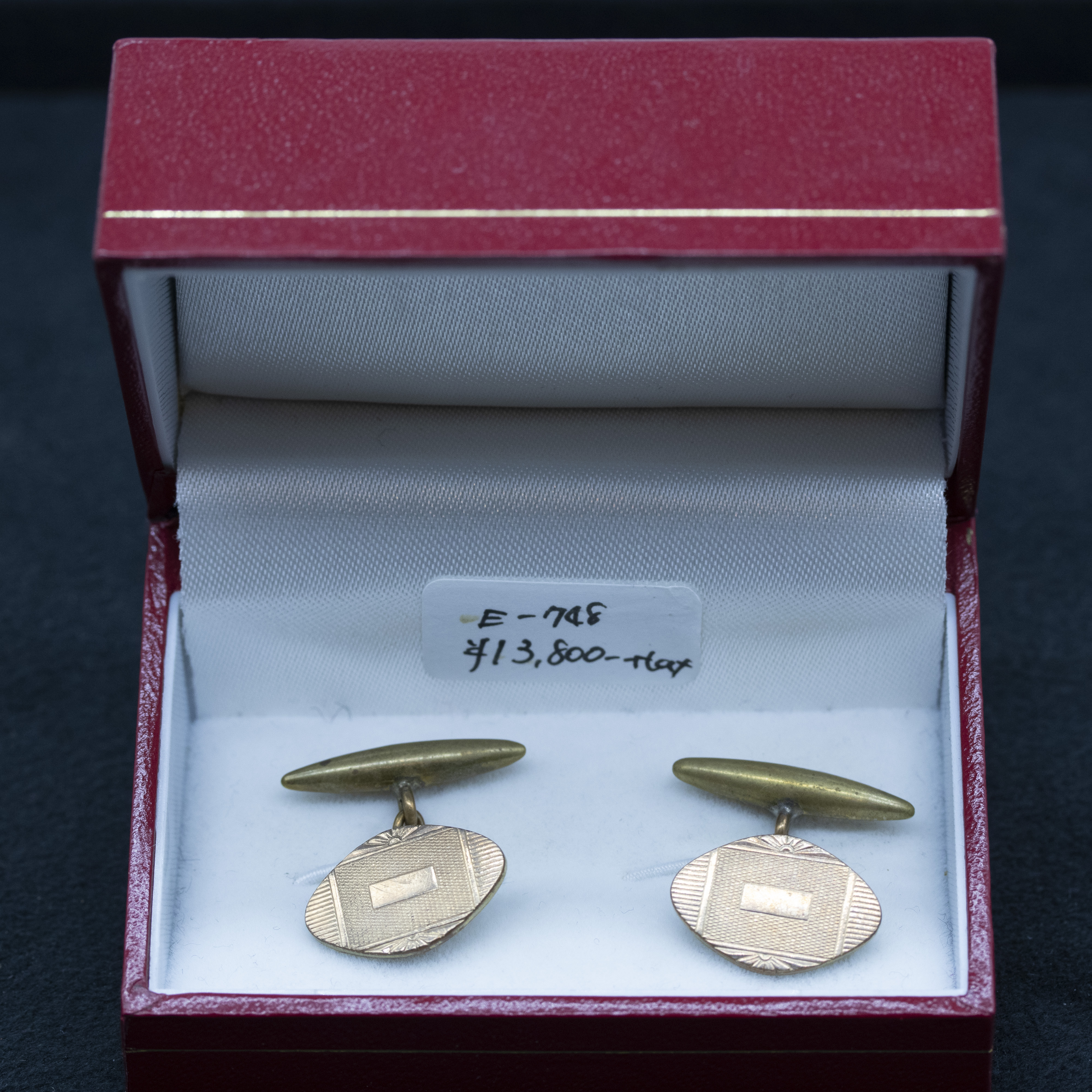 Antique cufflink (e-748)