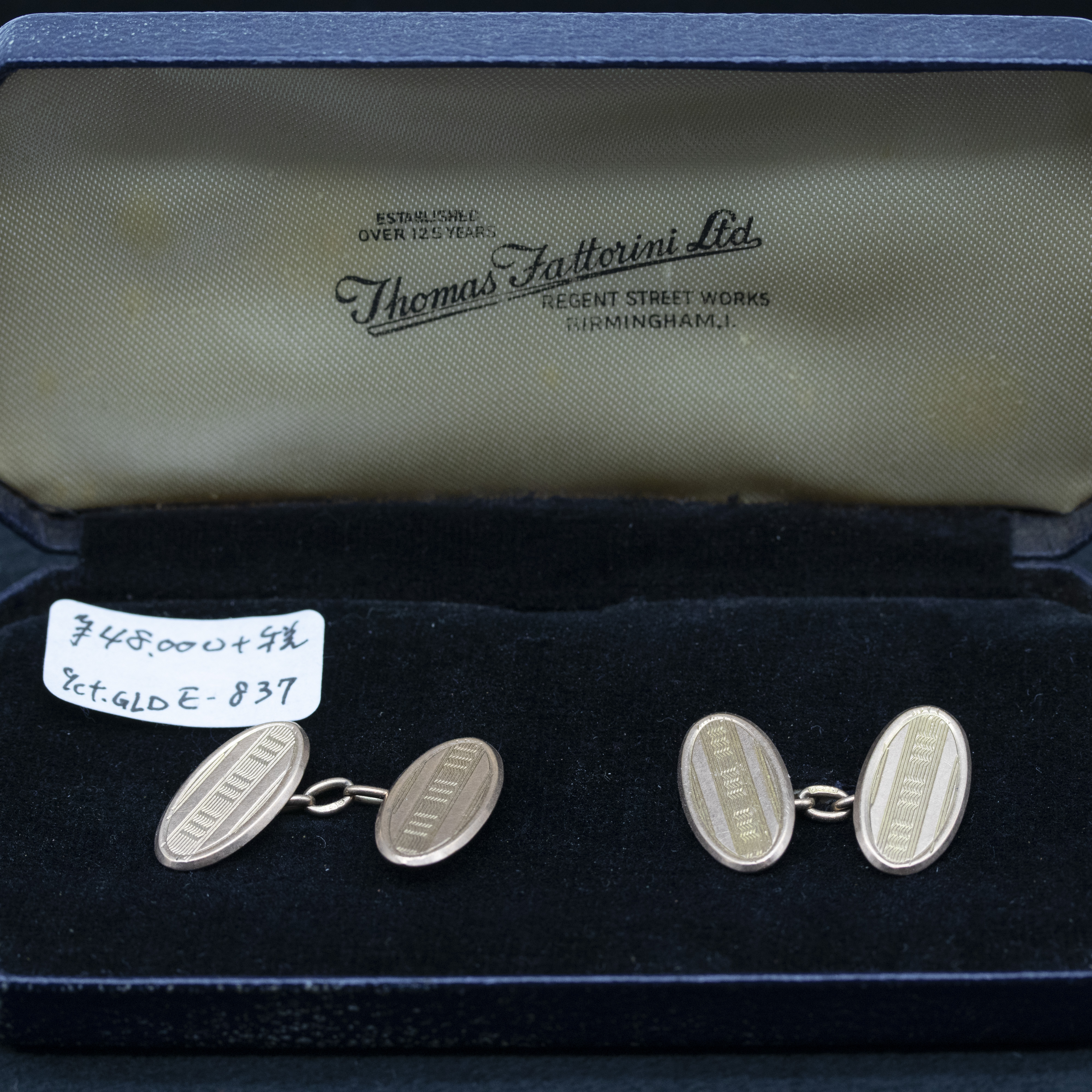 Antique cufflink (e-837)